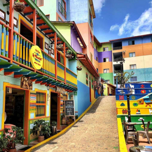 ANTIOQUIA-DÍA DE SOL GUATAPÉ PARAÍSO DE COLORES